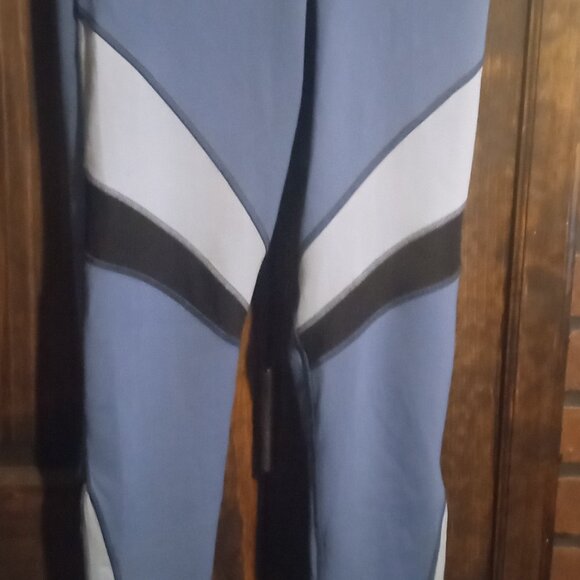 Victoria's Secret PINK *Reversible* Women's Black and Blue Leggings - Picture 5 of 7